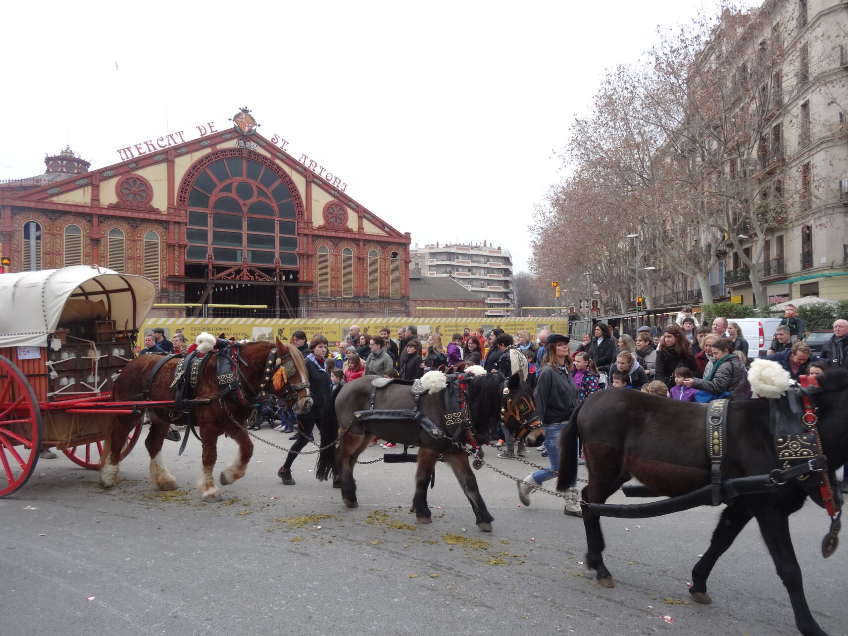 Asiste a la Festa Dels Tres Tombs el 17 de enero
