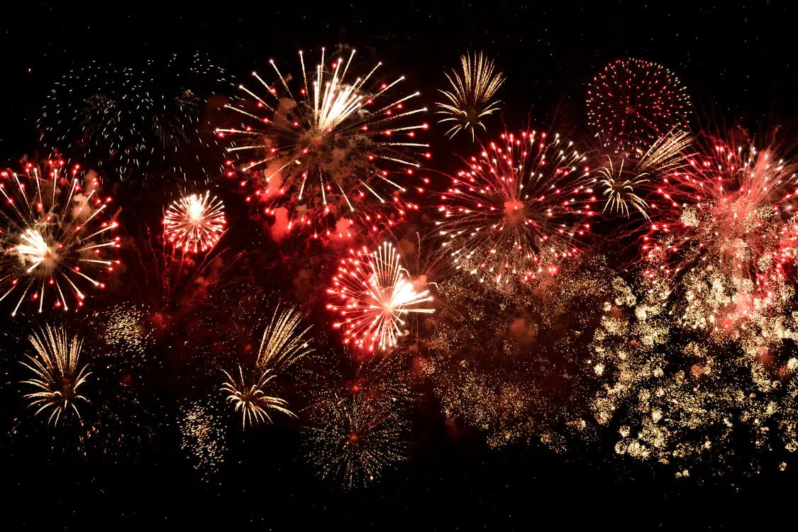 Fuegos artificiales durante las fiestas de Sant Joan