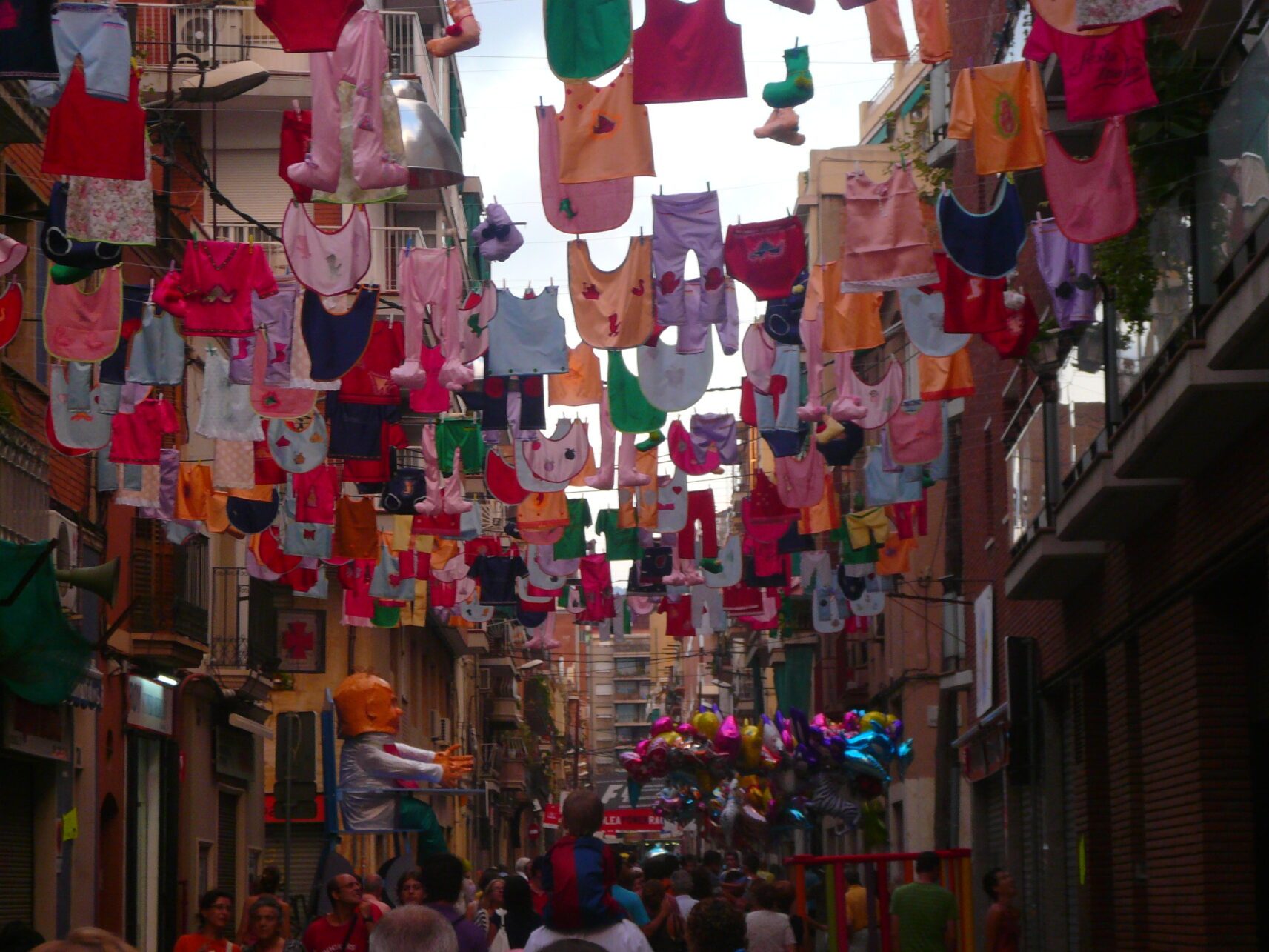 Festa Major de Sants en Barcelona en agosto