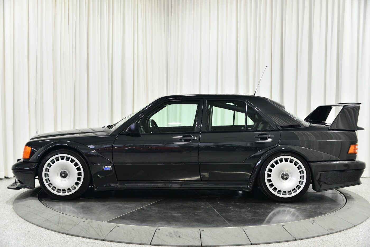 1990 Mercedes-Benz 190E Evolution II acabado en azul-negro metalizado