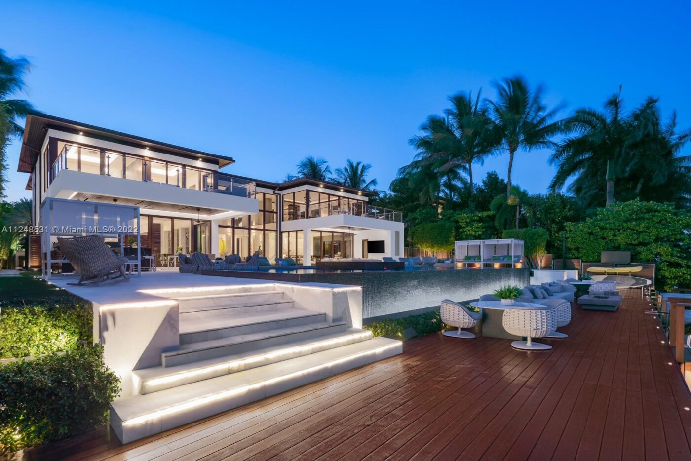 El Bay Point Casa Bahia de $55 millones en Miami, perfecto para superdeportivos exclusivos