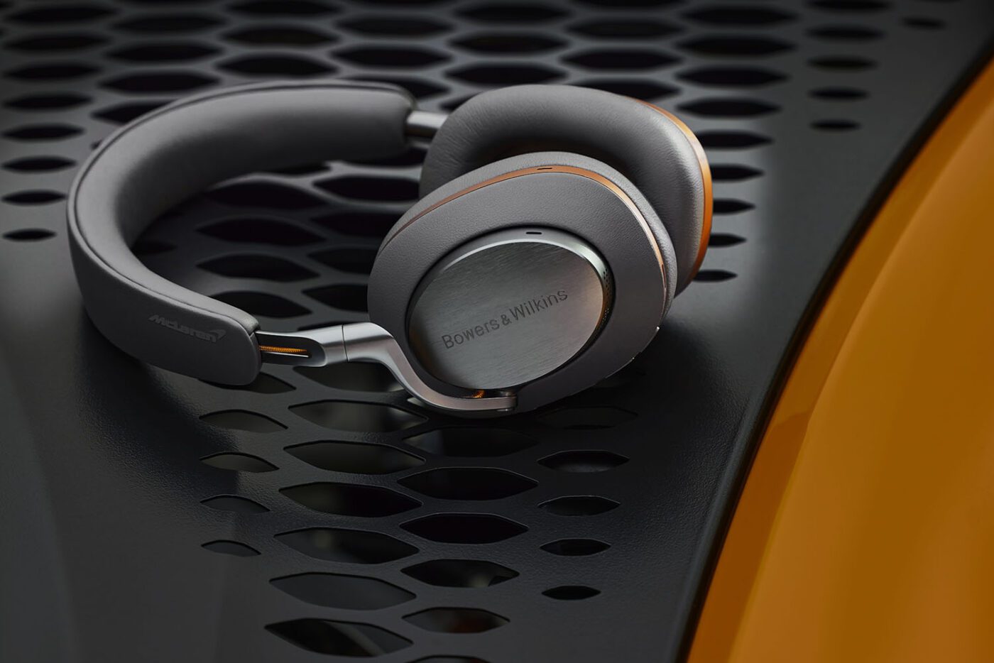 Bowers & Wilkins lanza los nuevos auriculares inalámbricos Px8 McLaren Edition, ya disponibles